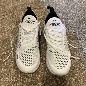 Womens Nike air270 sneakers